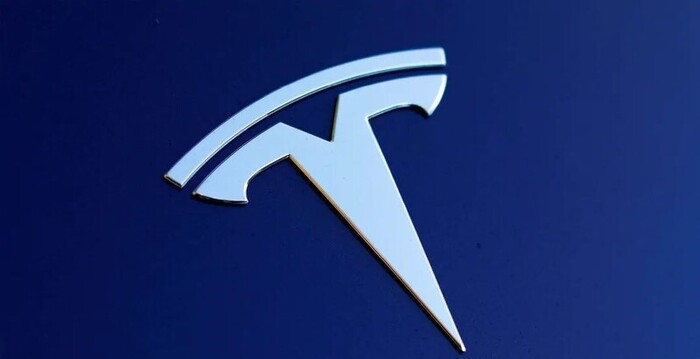 由红变灰，特斯拉更新LOGO，网友评论亮了