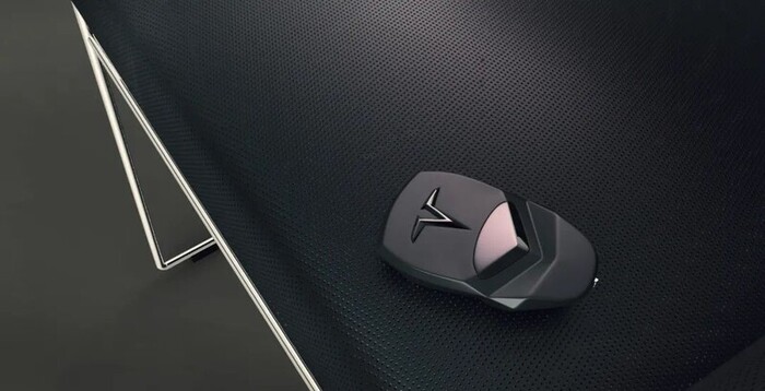 由红变灰，特斯拉更新LOGO，网友评论亮了